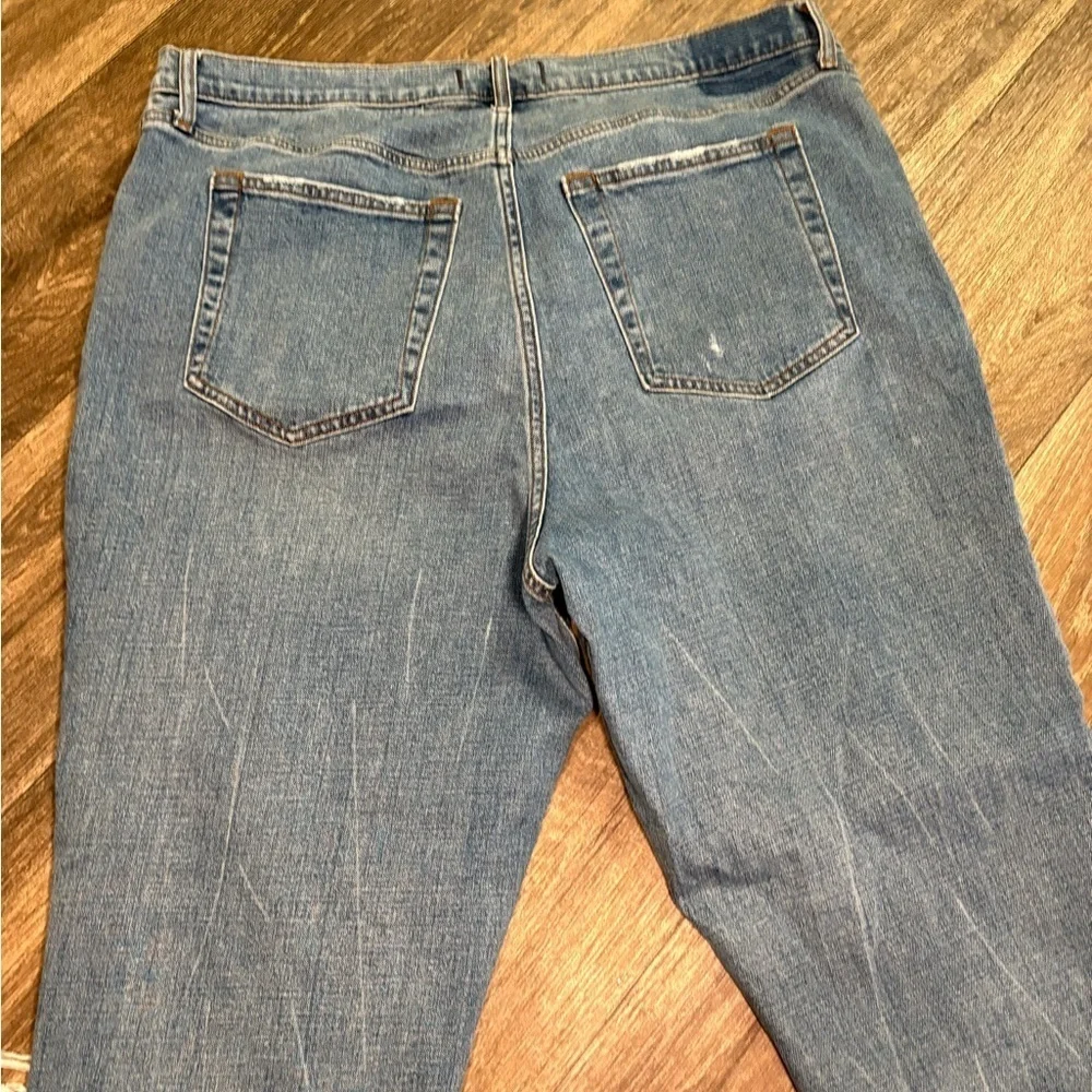 Abercrombie & Fitch The 90s Slim Straight Ultra High Rise Distressed Blue Jeans